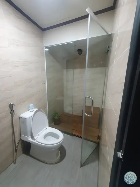 개인 화장실과 간이 사우나 시설