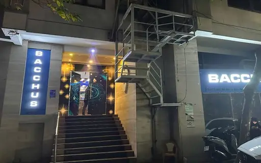 하노이 박카스 가라오케 | 룸 · 주대 · 이용 정보 썸네일